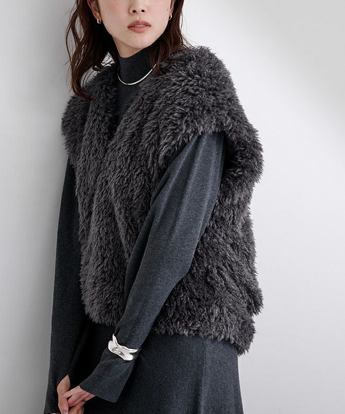 eLLa shaggy fur cocoon vest エラ　ベスト　ブラック シャギーコクーンベスト | ur's（ユアーズ）