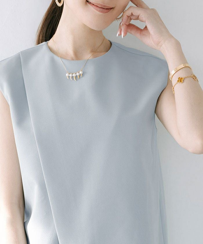 ユニークネックスリットブラウス WHYTO.｜スリット ネック ドット ブラウス “slit neck dot blouse